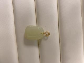超温柔的和田玉无事牌项链来喽
